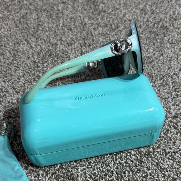 Tiffany & Co. Black Oversized Women's Sunglasses with Tiffany Blue Case - Picture 2 of 14